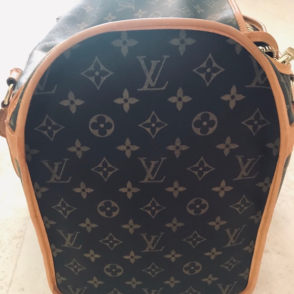 🐕🦺Louis Vuitton Pet Carrier 🐕🦺 - Picture 9 of 12